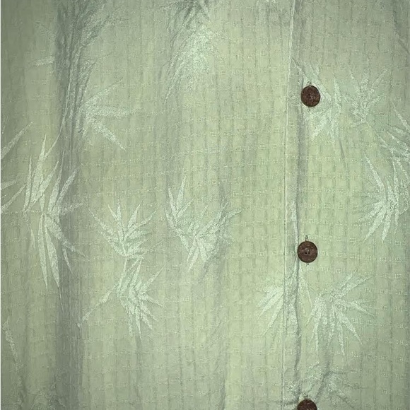 Tommy Bahama Silk Mens Shirt M Pale Green w Palm Leaves Emboss Button Down - Picture 3 of 3